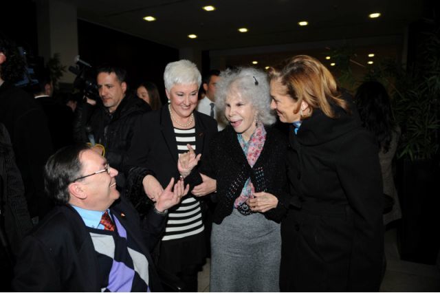 Desfile (Sra. Duquesa de Alba saludando) Desfile (Sra. Duquesa de Alba saludando)