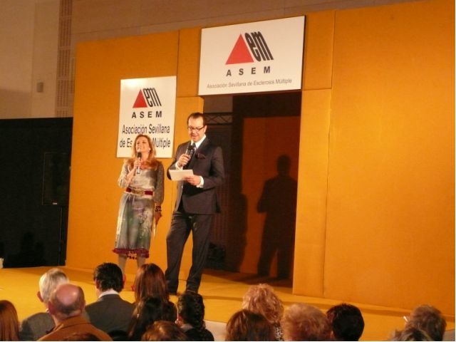 Presentadores desfile: Sabino e Inmaculada Casal Presentadores desfile: Sabino e Inmaculada Casal