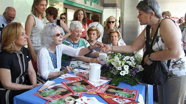 Duquesa de Alba en el Día Mundial de la EM Duquesa de Alba en el Día Mundial de la EM